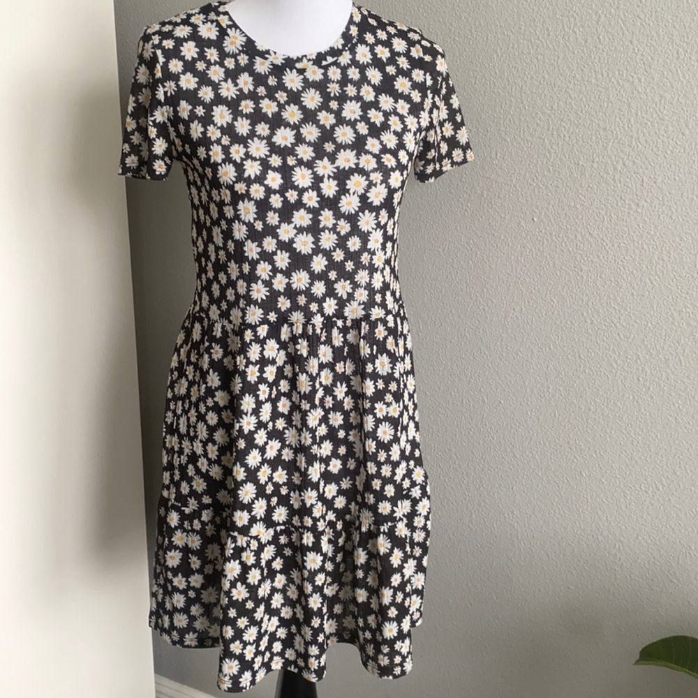 Zara Daisy Print dress size S